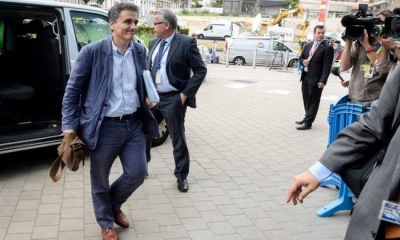 Eurogroup: Επί τάπητος η αξιολόγηση στη σκιά του προσφυγικού