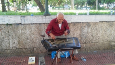 Το σαντούρι που ομορφαίνει την Ιπποκράτους(vid)